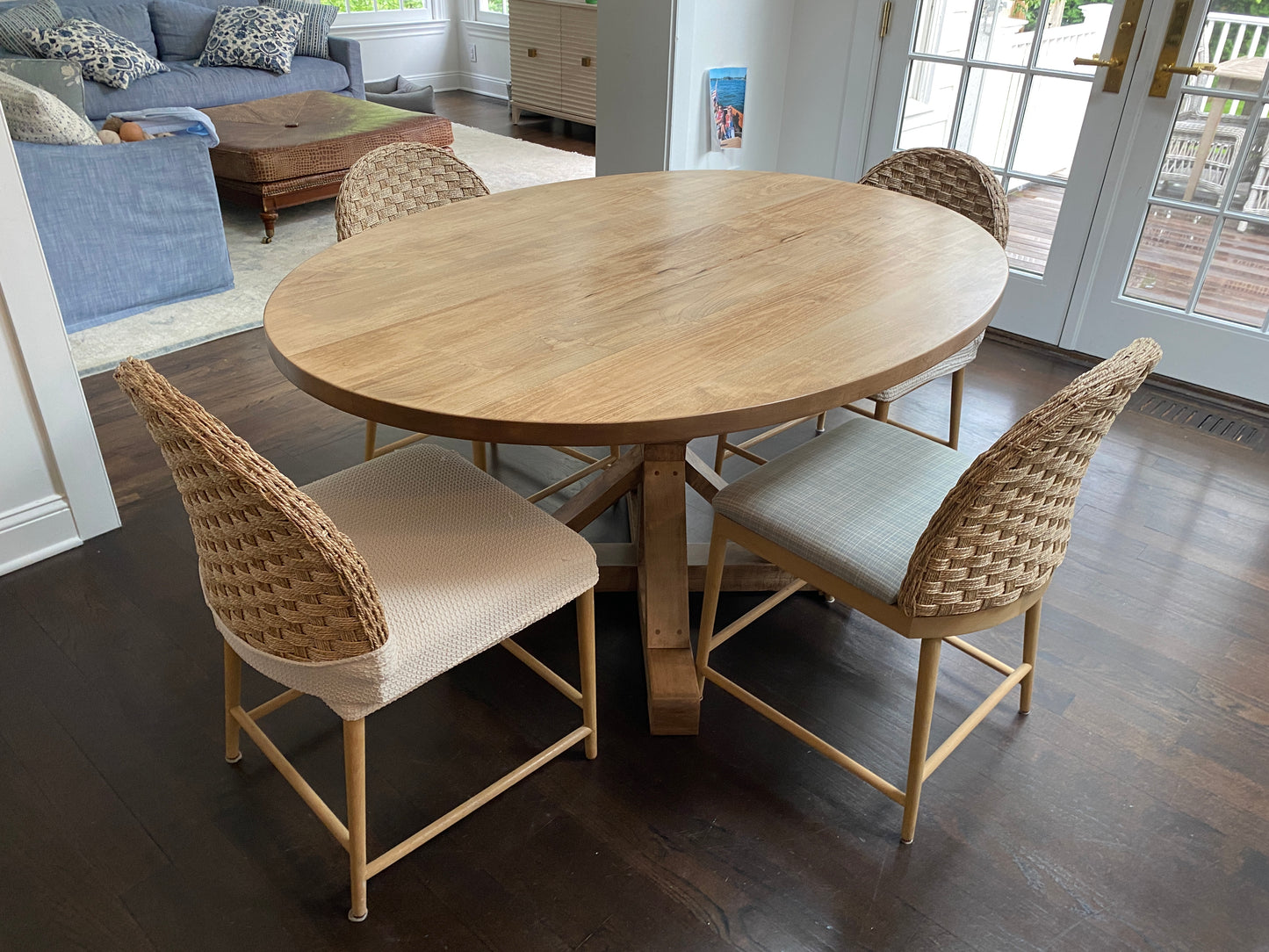 WayWayanda Oval X Pedestal Table