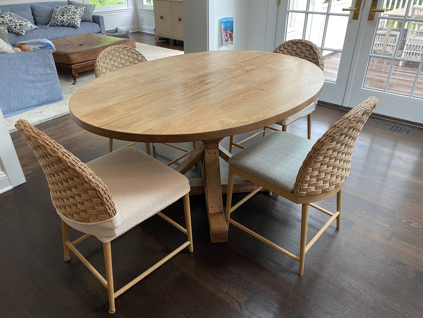WayWayanda Oval X Pedestal Table
