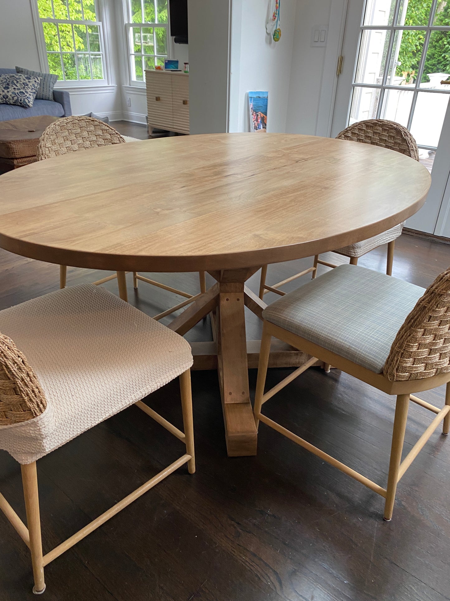 WayWayanda Oval X Pedestal Table
