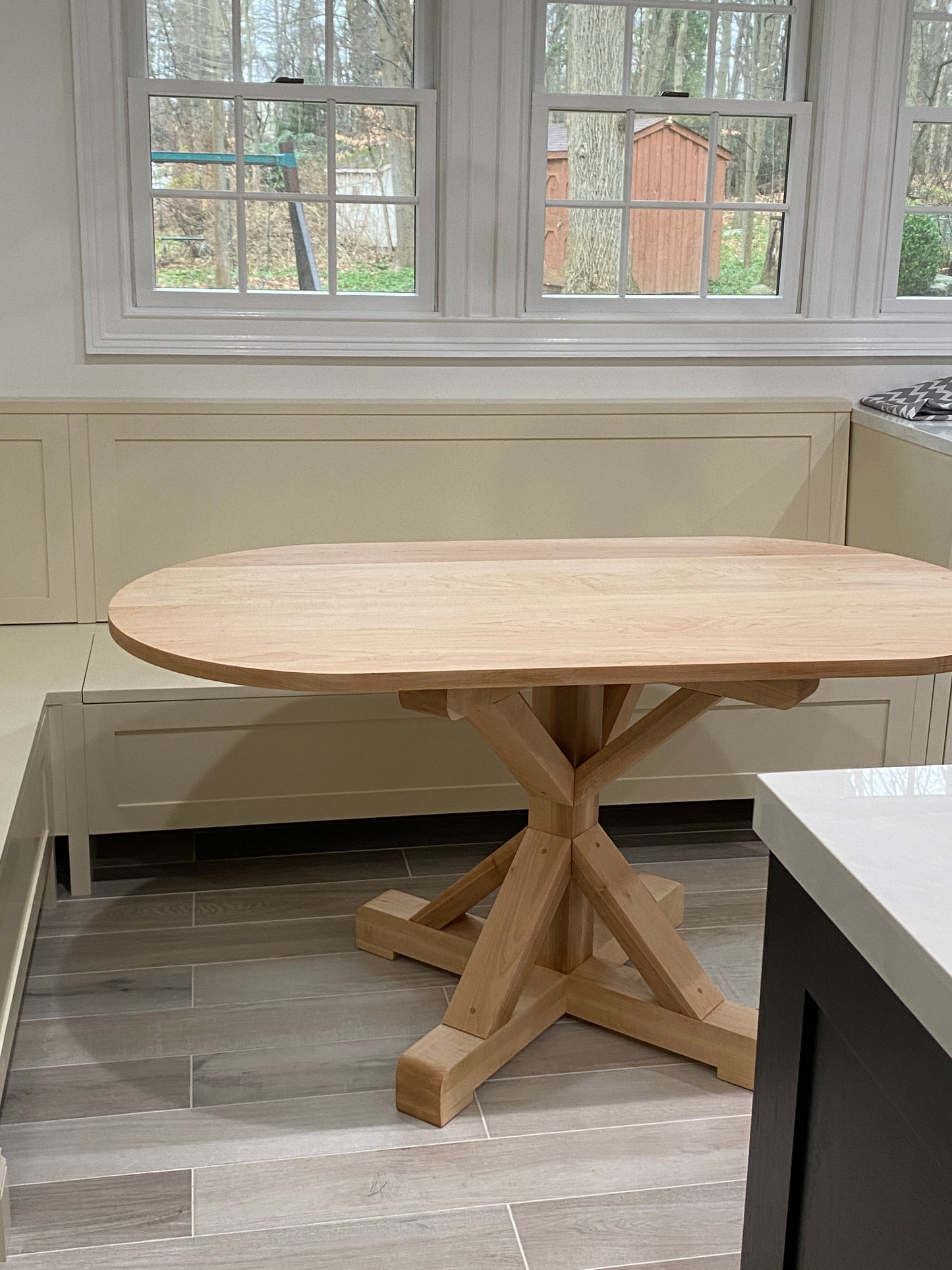 WayWayanda Oval X Pedestal Table